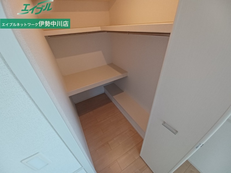 収納　同型タイプ反転写真