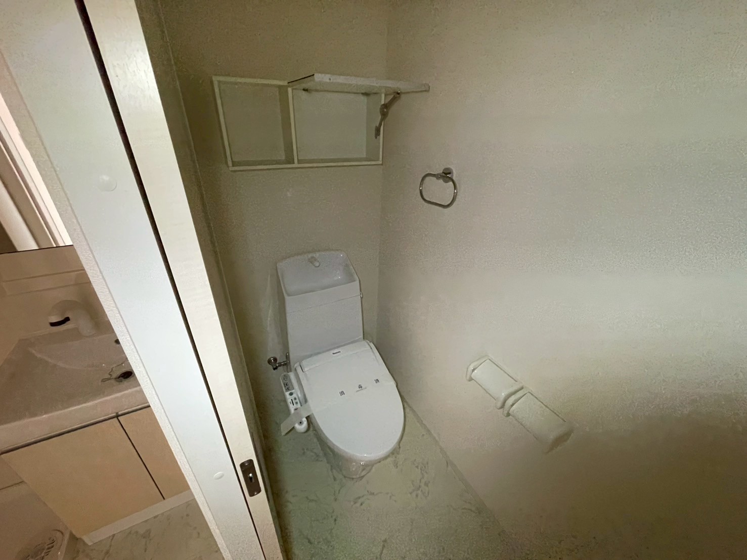 トイレ　同施工会社の別物件の写真です。採用色は実物と異なります。