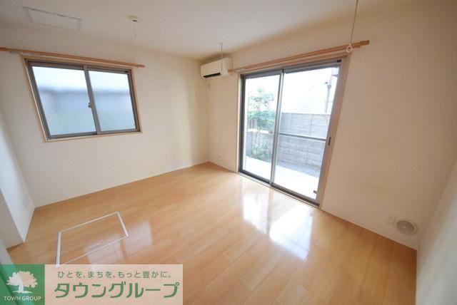 居室・リビング　2面採光のお部屋です
