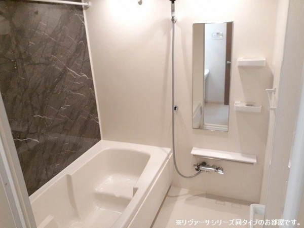 バス・シャワールーム　※参考写真　同建築メーカー施工の同間取完成他物件のものです。