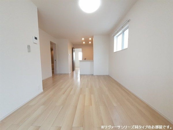 居室・リビング　※参考写真　同建築メーカー施工の同間取完成他物件のものです。