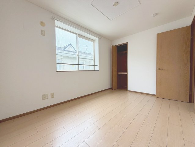 居室・リビング　個人の部屋や寝室として使える洋室です