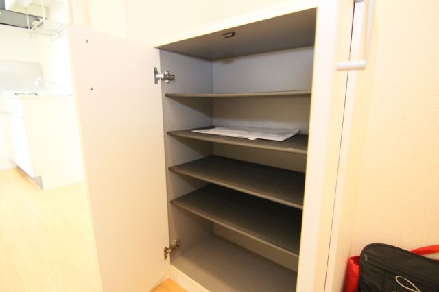 玄関　別部屋の参考写真です。