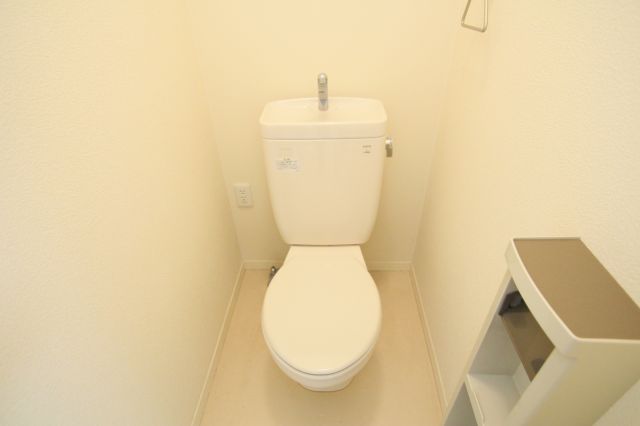 トイレ　別部屋の参考写真です。