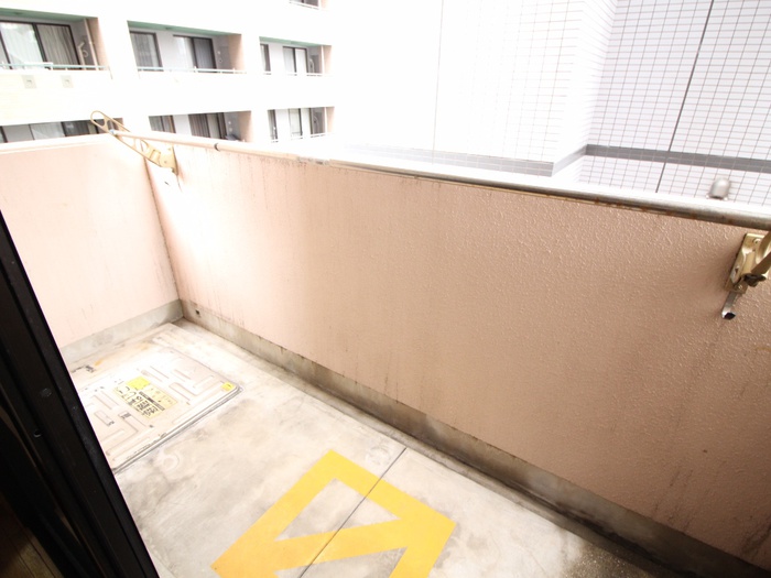 バルコニー　同じ部屋タイプの別部屋の写真です。現況と異なる場合は現況を優