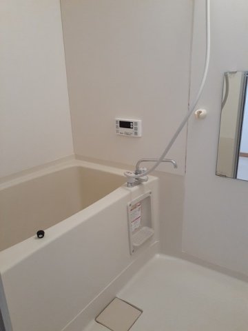 バス・シャワールーム　コンパクトで使いやすいお風呂です