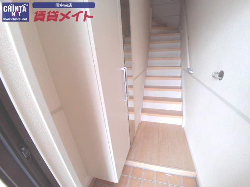 玄関　同型参考写真