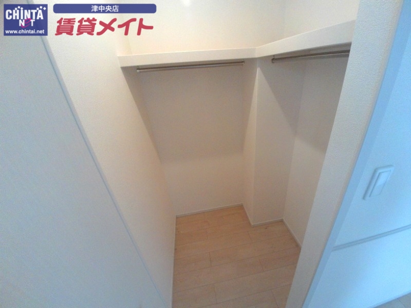 収納　同型参考写真