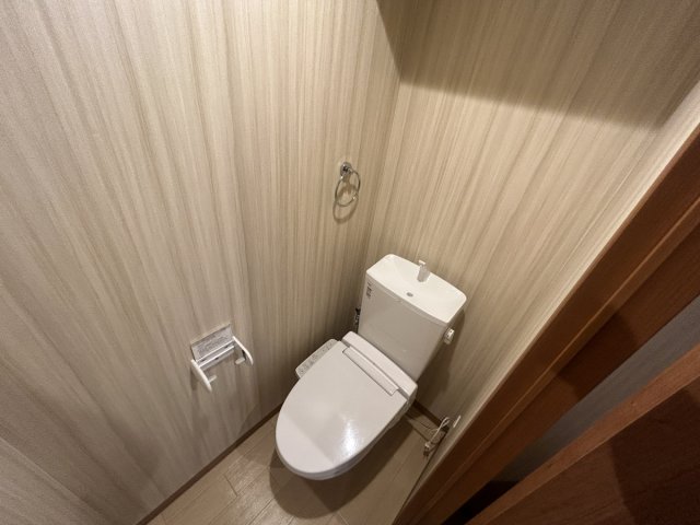 トイレ　温水洗浄便座付きです！