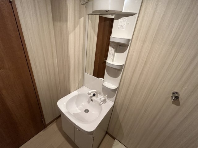 その他設備　収納ポケット付き、洗顔などのバス用品もバッチリ収納できます♪