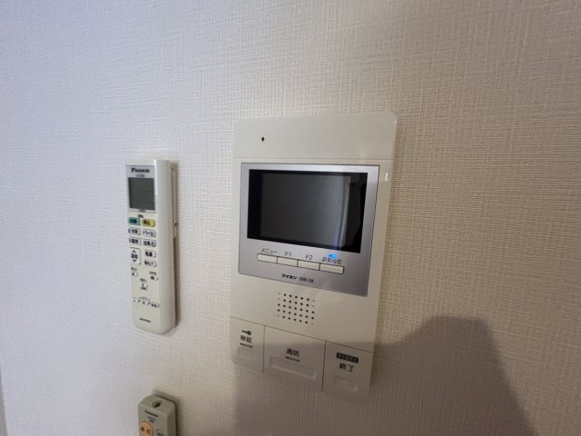 セキュリティ　モニター付きインターホンで急な来客でも確認でき、安心です！