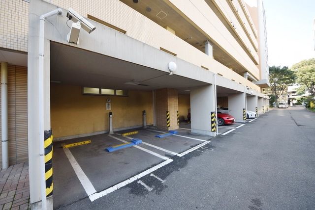 駐車場　★敷地内コインパーキング上、駐車場は地下に有ります★