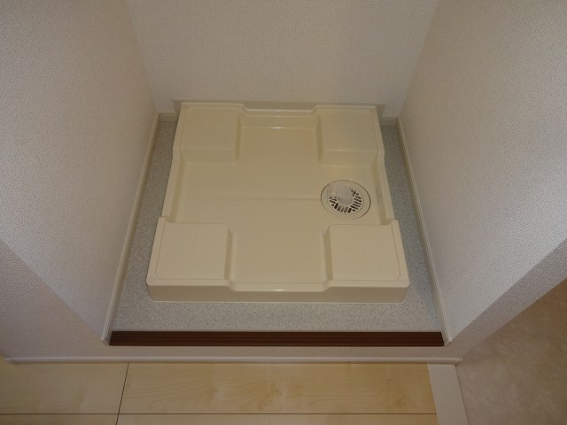 その他　防水パン付の室内洗濯機置場あります。