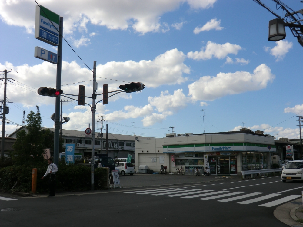 コンビニ　ファミリーマート　尼崎潮江四丁目店（コンビニ）まで439m