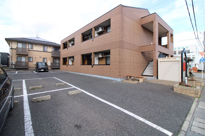 駐車場　敷地内駐車場取れます