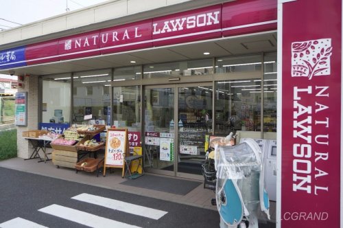 コンビニ　ナチュラルローソン 世田谷弦巻三丁目店（コンビニ）まで272m