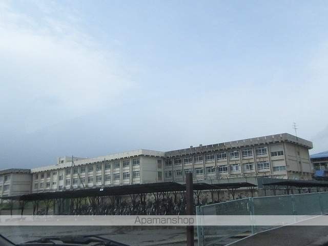 中学校　盛岡市立北陵中学校（中学校）まで685m