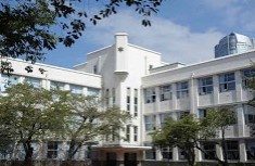 中学校　麻布中学校・高等学校（中学校）まで504m