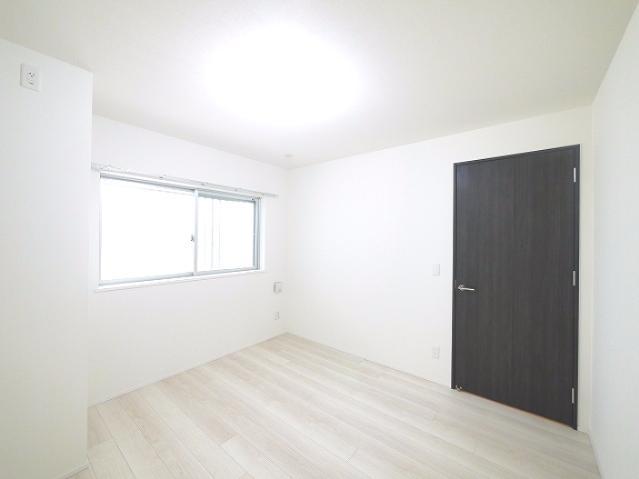 その他部屋・スペース　広々とした洋室です