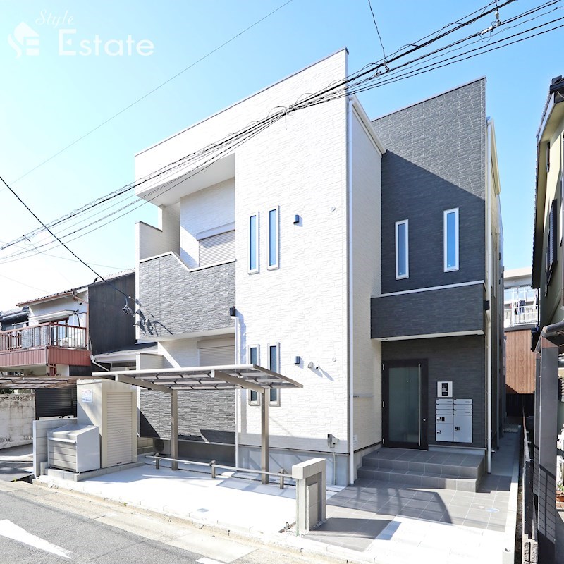 建物外観　オートロックあり　全部屋角部屋