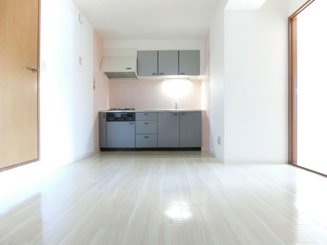 居室・リビング　同マンション別部屋写真