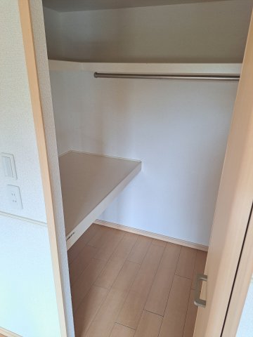 収納　お洋服もたくさんしまえます