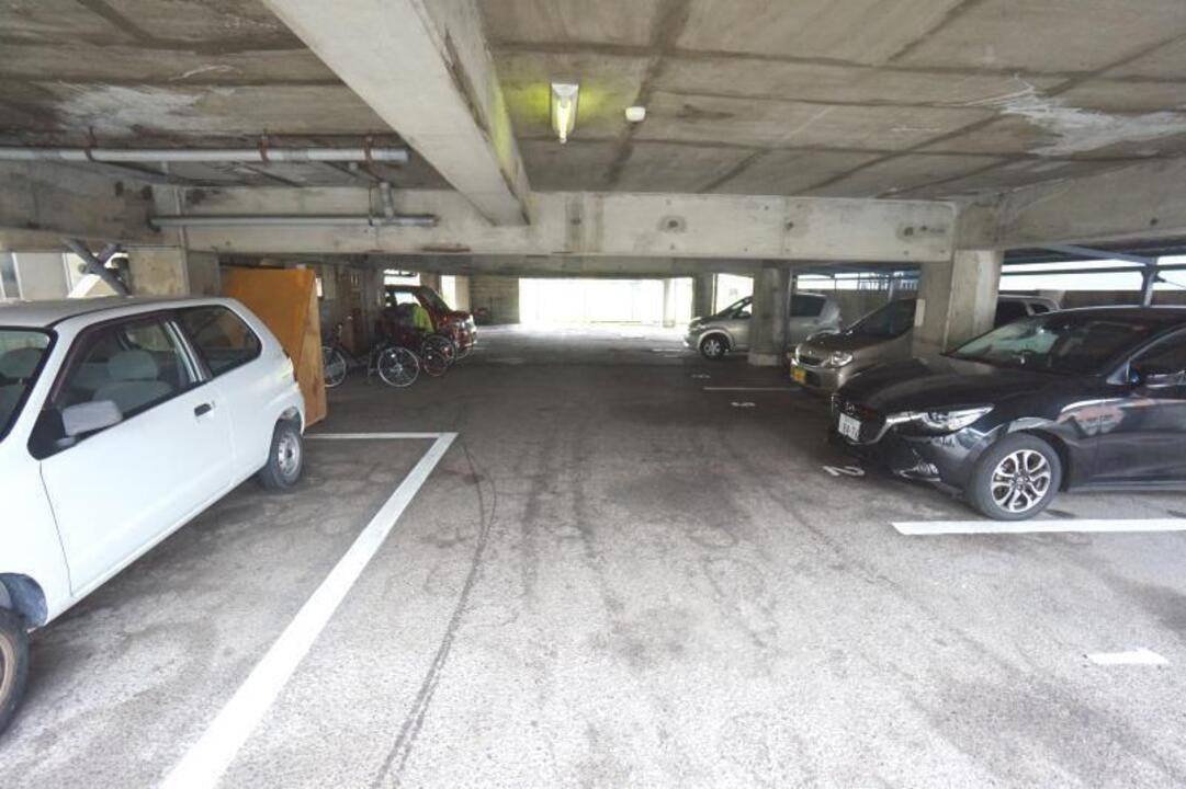 駐車場　駐車場