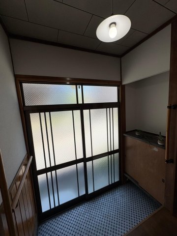 玄関　シューズボックス付＆手すり付きでご高齢の方もご安心です。