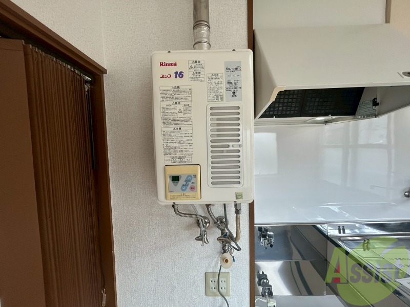 その他設備　給湯器は簡単操作で温度調整ができますよ。