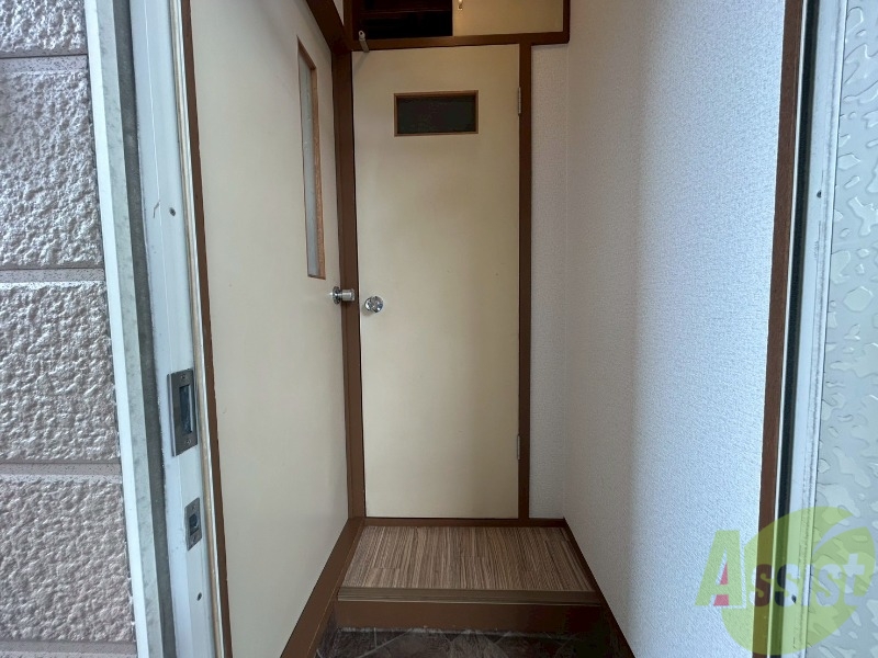 玄関　玄関の様子です。明るい印象ですね。気分もあがりそう。