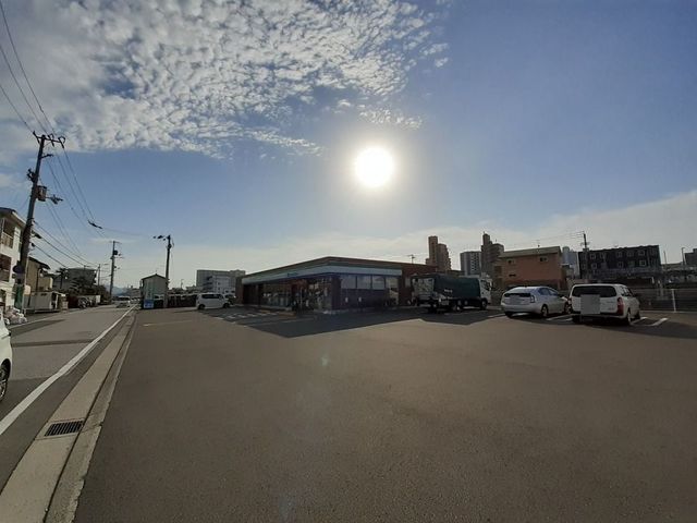 コンビニ　ファミリーマート 高知北本町店（コンビニ）まで272m