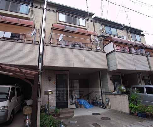建物外観　ガレージつきの立派な貸家です！