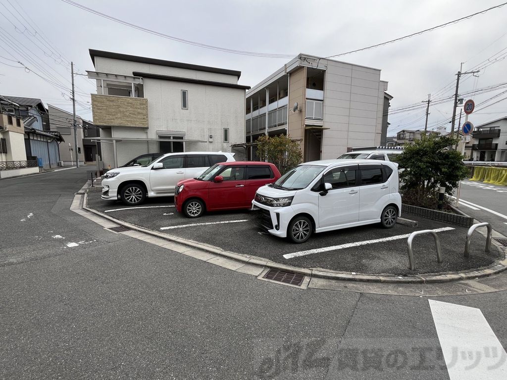 駐車場　駐車場