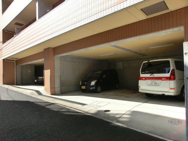 駐車場　ティーリーフ横浜レジーナ　駐車場