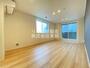 居室・リビング　２面採光なので、明るく風通しのよい過ごしやすいお部屋です♪