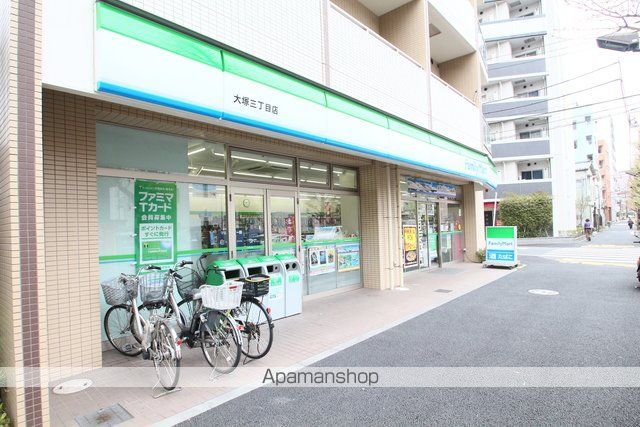 コンビニ　ファミリーマート大塚三丁目店（コンビニ）まで84m