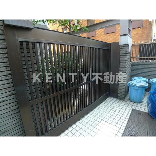 エントランス　落ち着いたエントランスです
