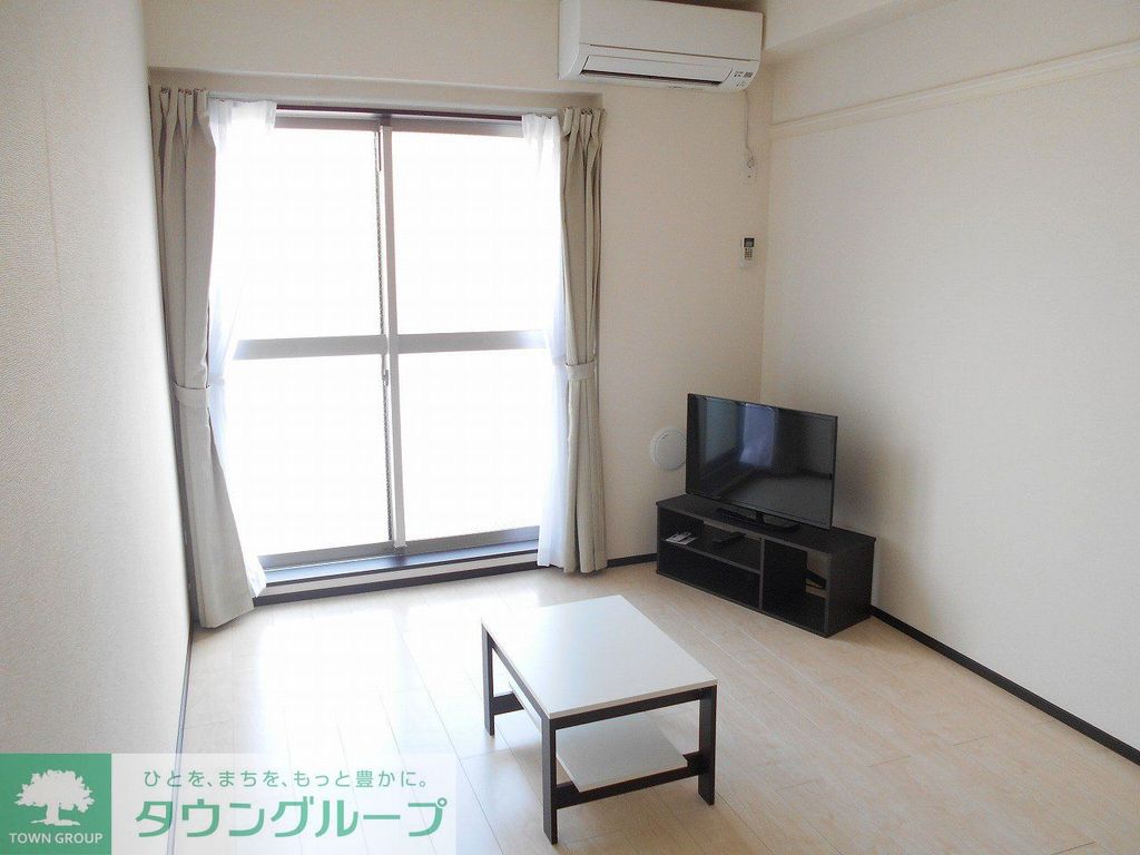 居室・リビング　号室により採光窓のある部屋がございます。