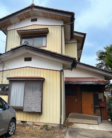 建物外観　普通車3台程度駐車可能です。