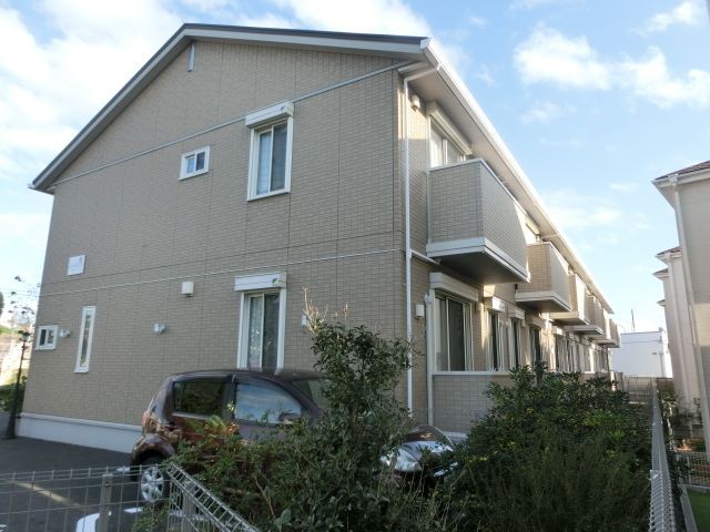 建物外観　2014年3月築。嬉しいインターネット使用料不要の物件です
