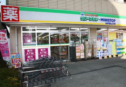 ドラックストア　ウエルシア日野万願寺店（ドラッグストア）まで486m