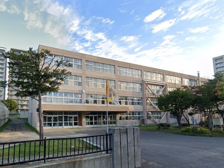 小学校　札幌市立平岸小学校（小学校）まで872m