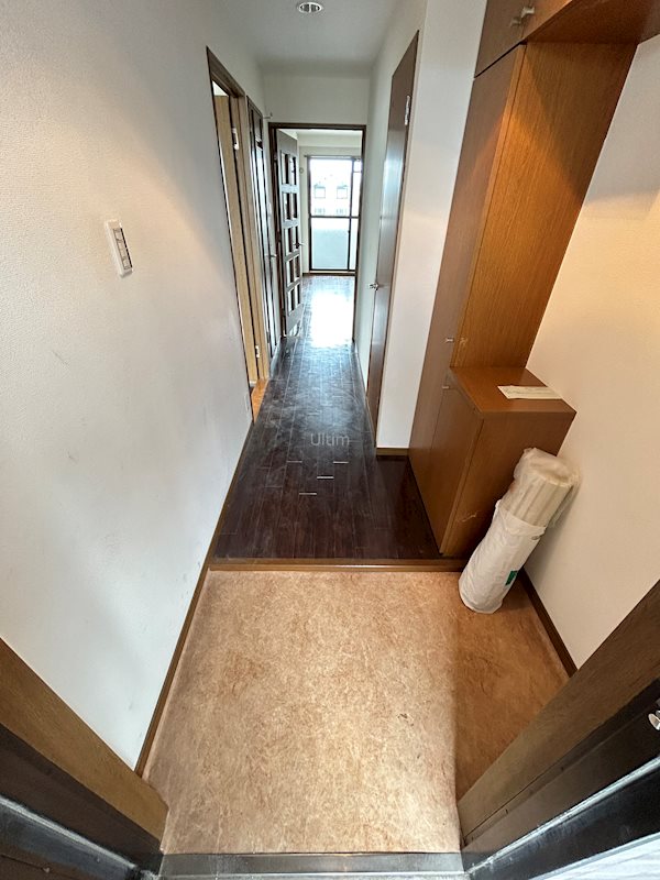 玄関　※同タイプの他のお部屋です