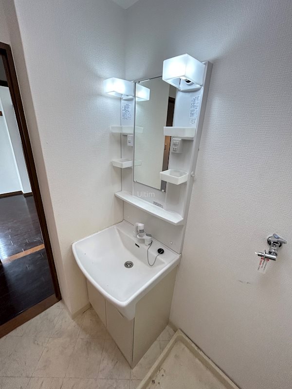 洗面設備　※同タイプの他のお部屋です