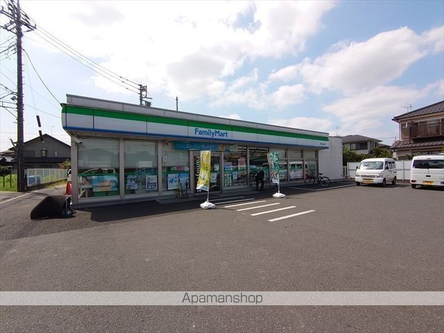 コンビニ　ファミリーマート（コンビニ）まで990m