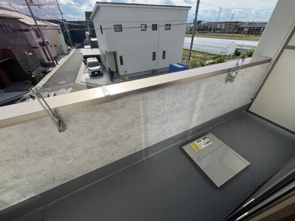 バルコニー　暖かな日差しのふりそそぐバルコニー