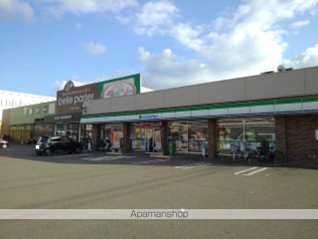 コンビニ　ファミリーマート様・ダイソー様（コンビニ）まで450m