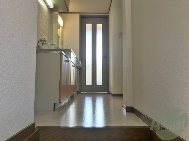 玄関　玄関からの一枚。奥行きで広さが伝わるでしょうか。