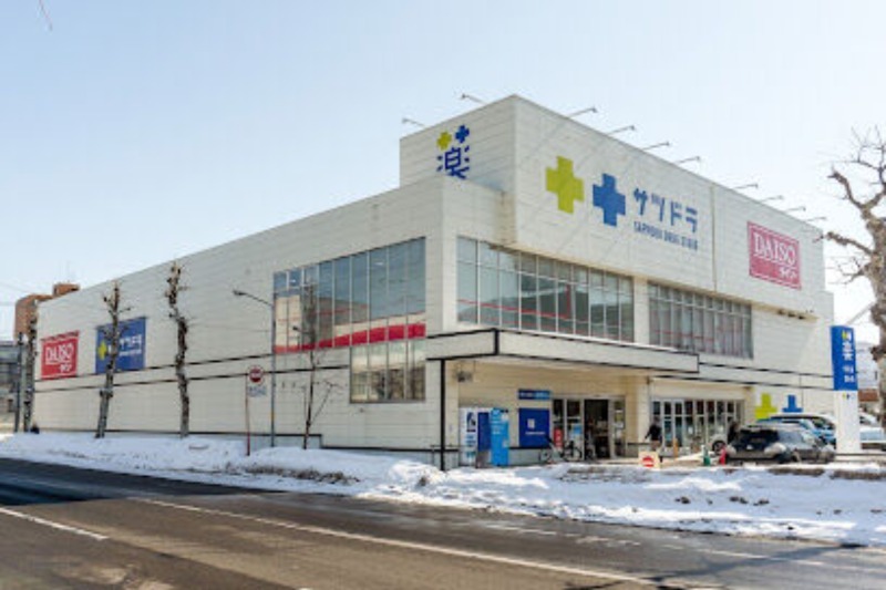 ホームセンター　ダイソー札幌南11条店（ホームセンター）まで370m
