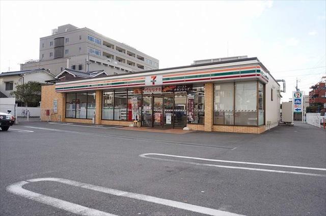 コンビニ　セブンイレブン（コンビニ）まで1262m